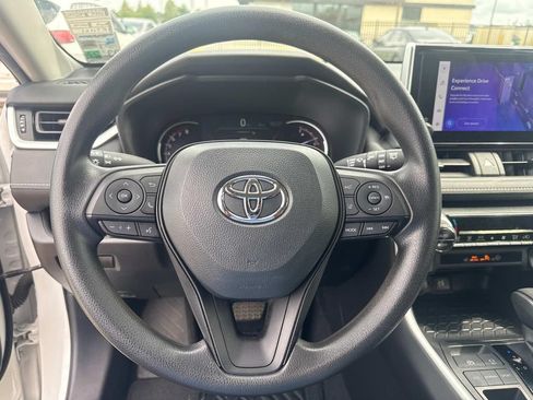Used 2024 Toyota RAV4 XLE FWD image 28