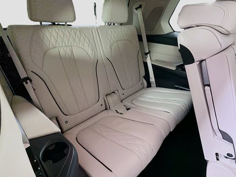 Used 2024 BMW X7 xDrive40i AWD/4WD image 30