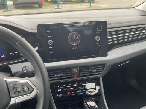 Used 2025 Volkswagen Jetta SE image 18