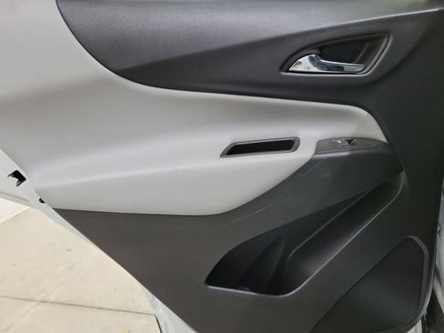 Used 2023 Chevrolet Equinox LT w/ Driver Convenience Package image 15