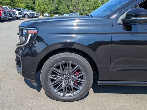 Certified 2025 Ford Expedition Platinum w/ Stealth Performance Package AWD/4WD image 11