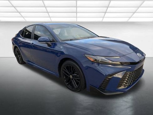 Used 2025 Toyota Camry SE w/ Convenience Package image 1