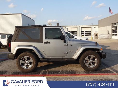 Used 2016 Jeep Wrangler Sahara w/ Connectivity Group AWD/4WD image 3