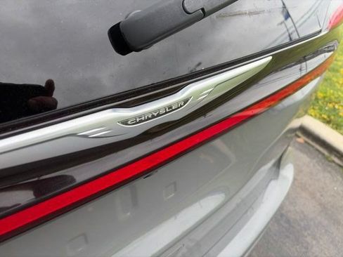 Used 2023 Chrysler Pacifica Touring-L FWD image 44