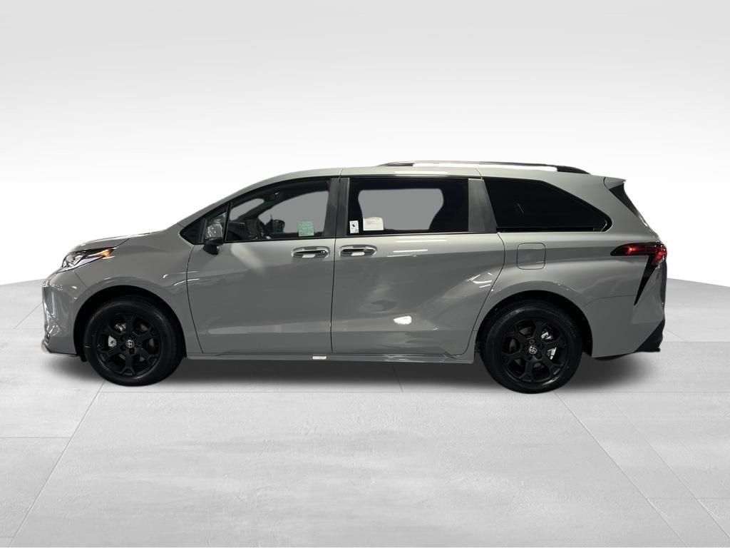 New 2026 Toyota Sienna XLE Woodland Edition AWD/4WD image 2