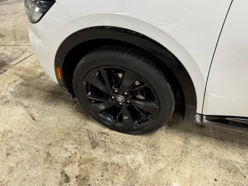 Used 2022 Buick Envision Essence w/ Technology Package I image 9