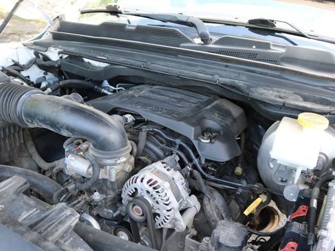 Used 2019 RAM 1500 Laramie AWD/4WD image 12