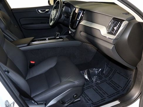 Used 2025 Volvo XC60 B5 Plus image 34