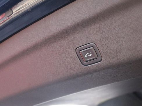 Used 2023 Chevrolet Tahoe Z71 w/ Z71 Off-Road Package image 9