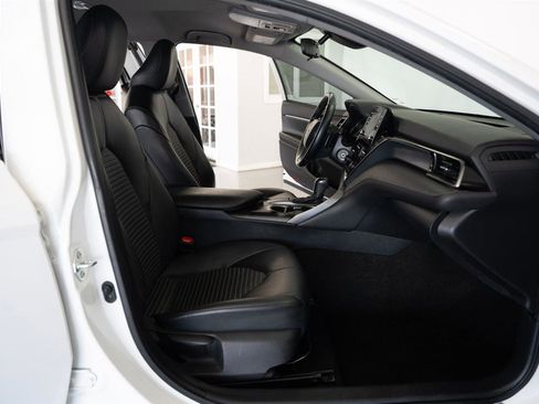 Used 2021 Toyota Camry SE FWD image 17