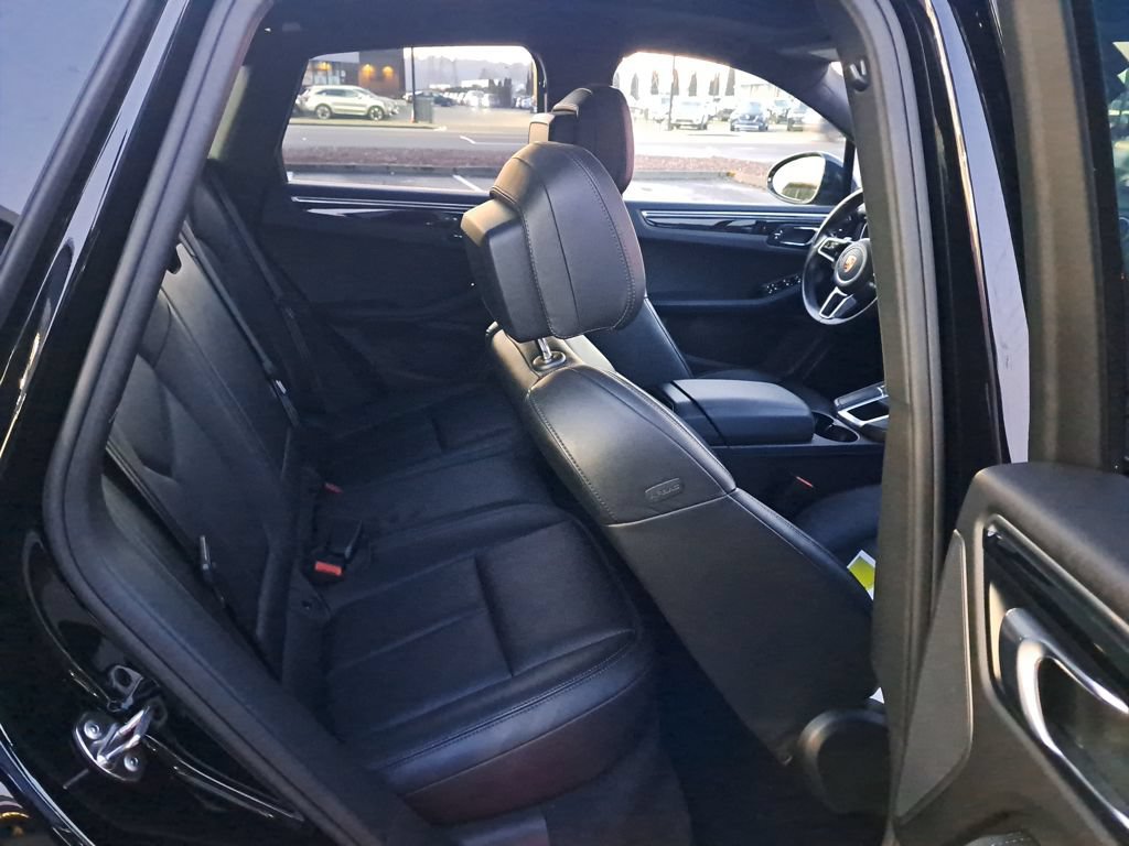 Used 2018 Porsche Macan AWD/4WD image 15