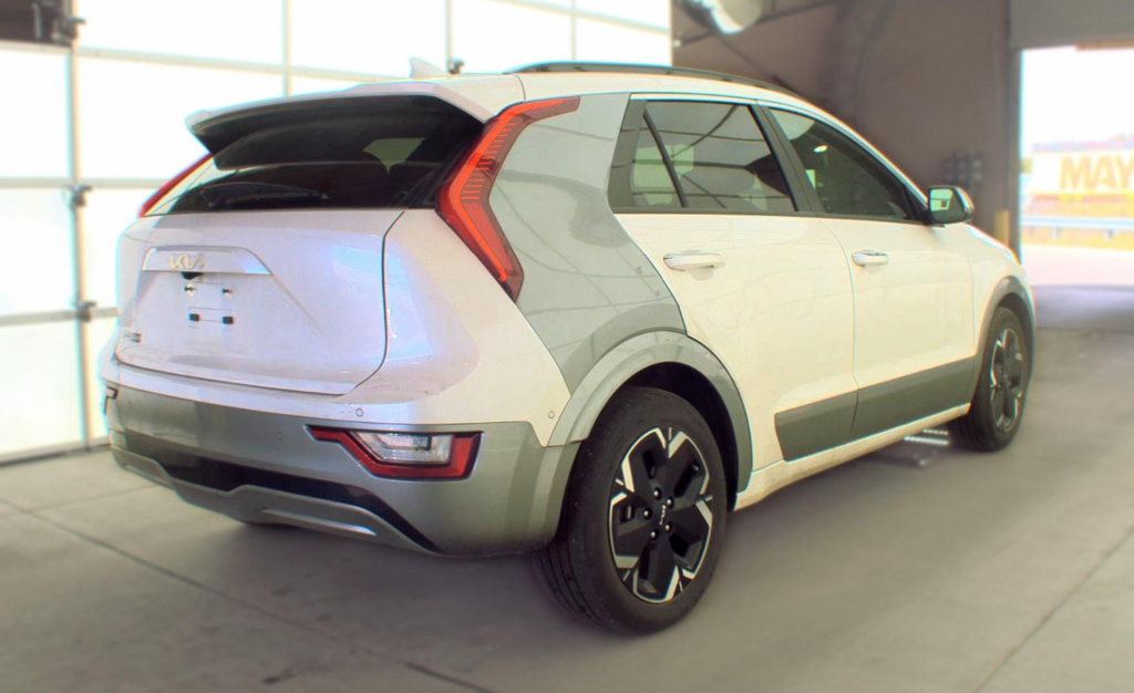 Used 2023 Kia Niro Wave w/ Wave Preserve Package FWD image 5