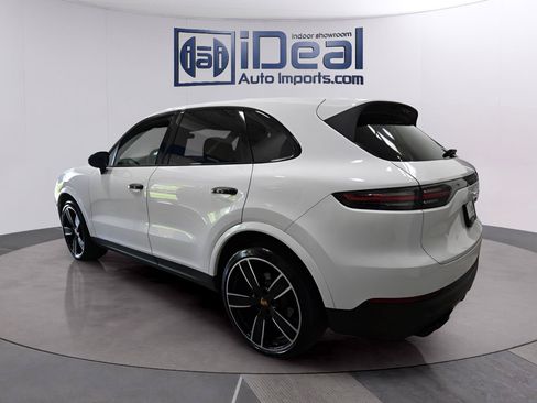 Used 2019 Porsche Cayenne S w/ Premium Package AWD/4WD image 3