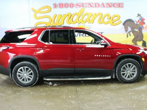 Used 2023 Chevrolet Traverse LT image 1