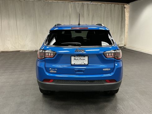 Used 2025 Jeep Compass Latitude AWD/4WD image 4