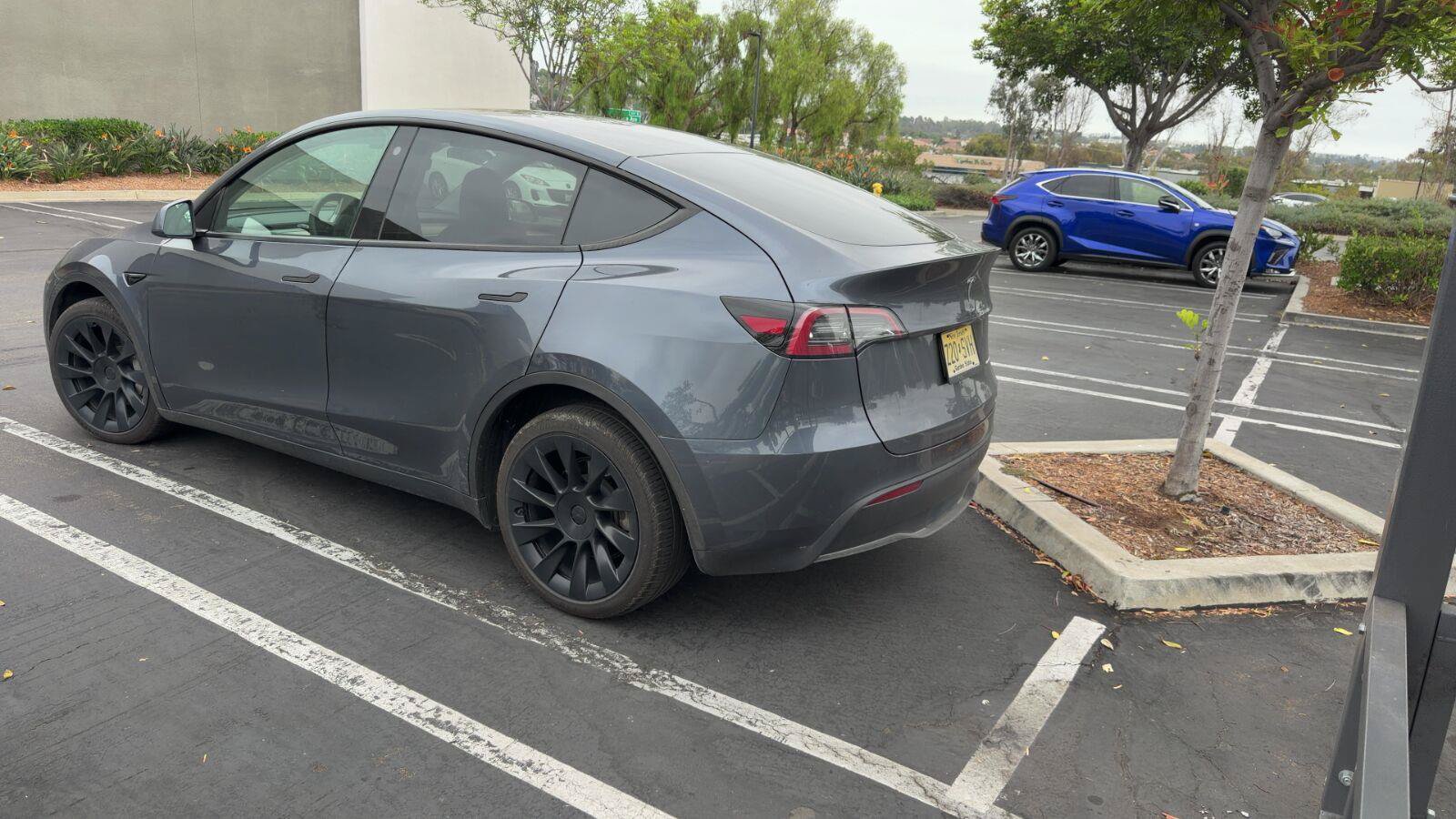 Used 2023 Tesla Model Y Long Range AWD/4WD image 4