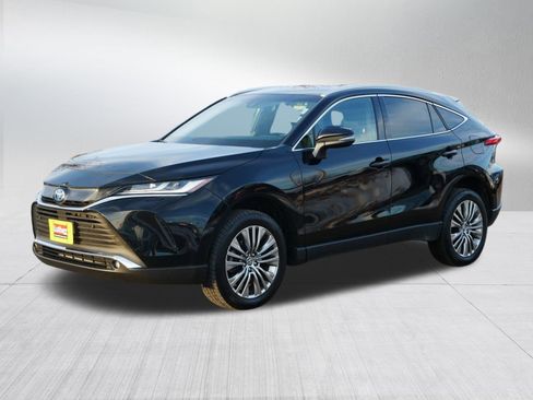 Used 2024 Toyota Venza XLE image 8