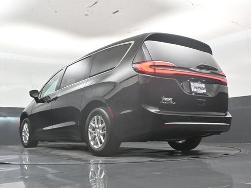 Used 2026 Chrysler Pacifica Select FWD image 49