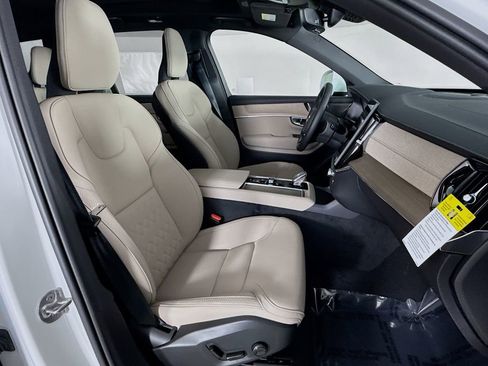 New 2026 Volvo XC90 B6 Plus w/ Protection Package Premier image 28