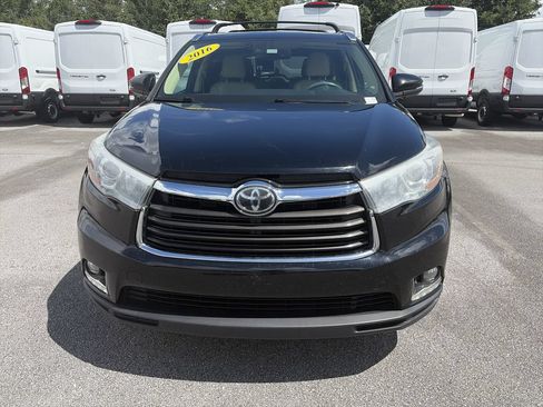 Used 2016 Toyota Highlander Limited w/ Driver Technology Package FWD image 9