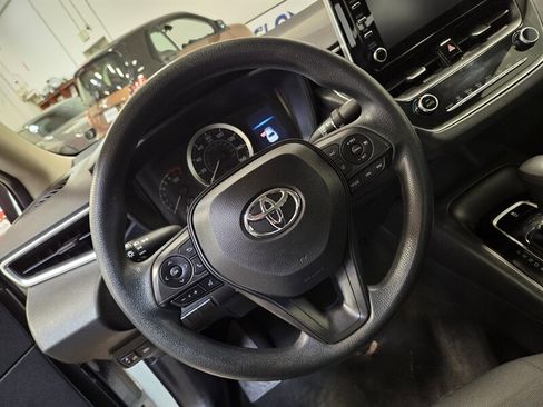 Used 2020 Toyota Corolla LE image 30