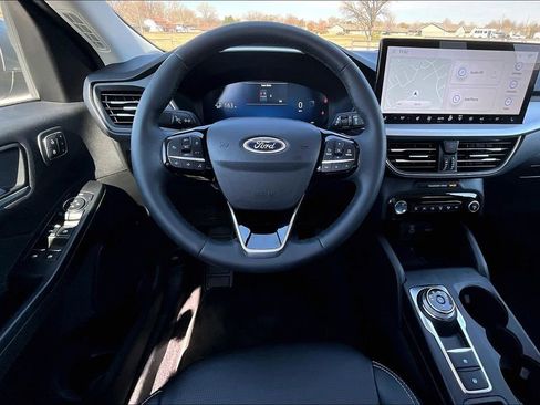 Used 2023 Ford Escape Platinum image 5
