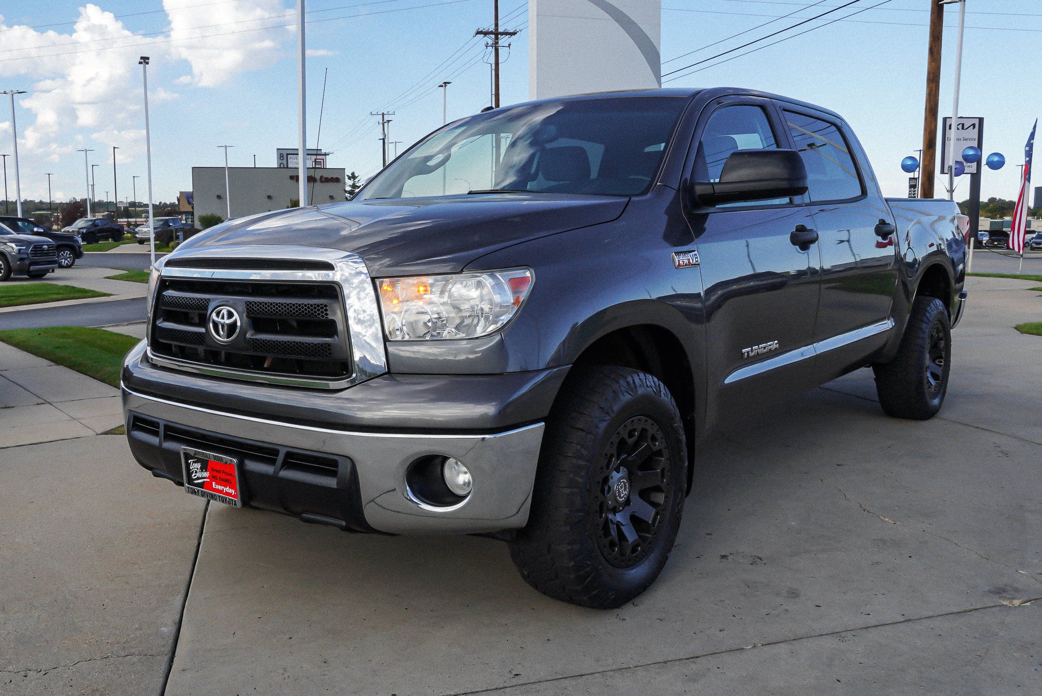 Used 2013 Toyota Tundra 4x4 CrewMax w/ Tow Pkg image 4