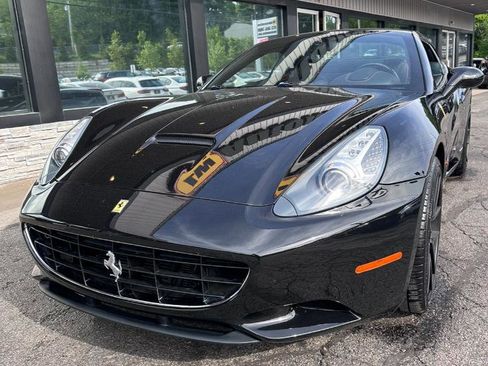 Used 2010 Ferrari California RWD image 2