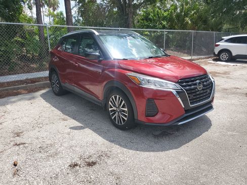 Used 2021 Nissan Kicks SV FWD image 2