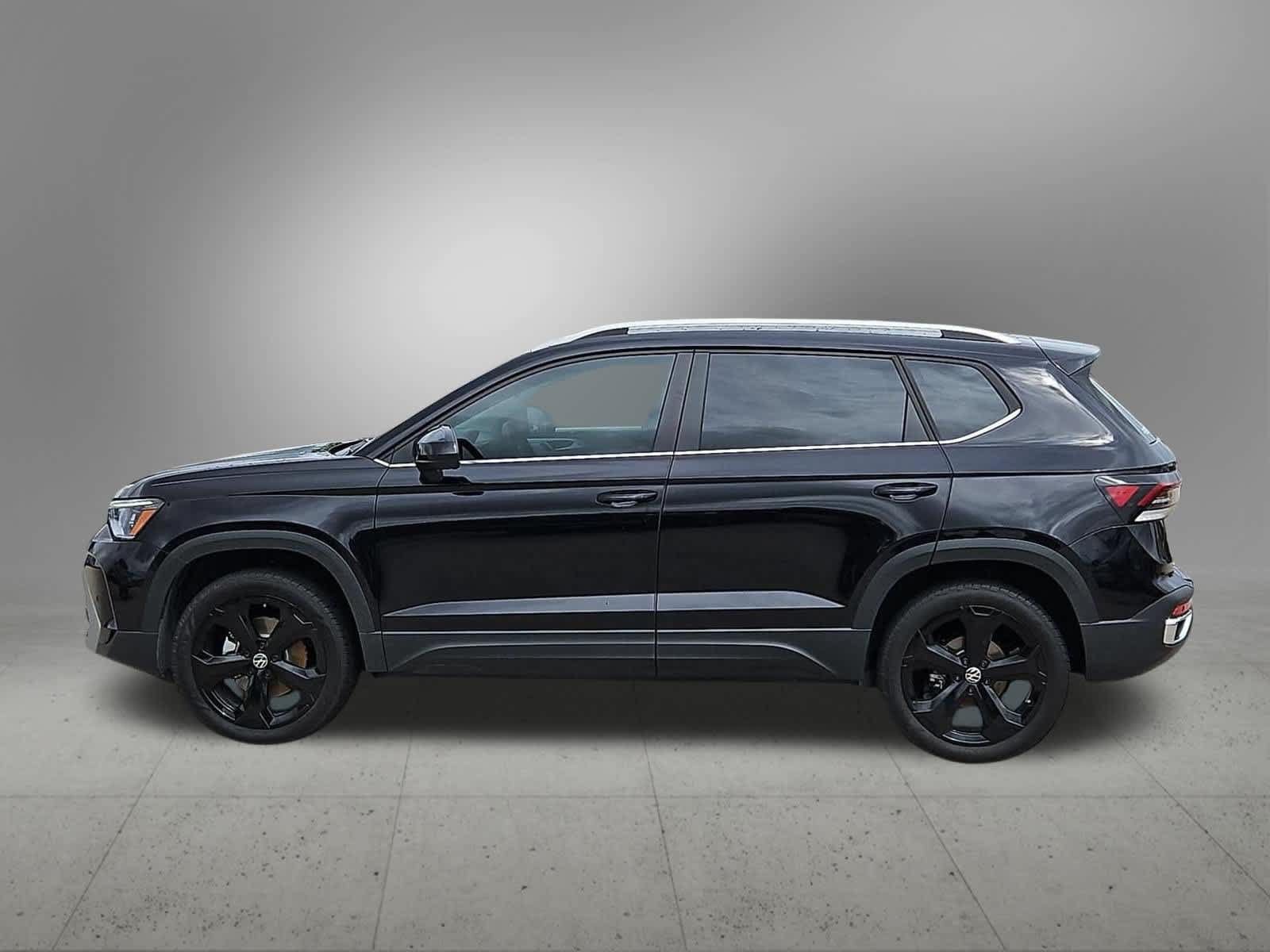 Used 2025 Volkswagen Taos SEL AWD/4WD image 3