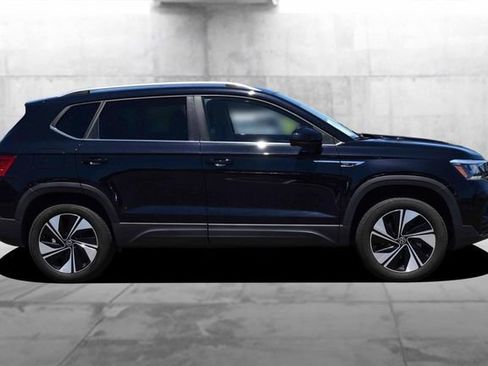Certified 2024 Volkswagen Taos SE AWD/4WD image 5