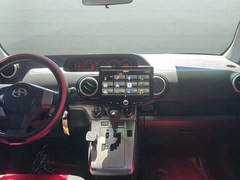Used 2014 Scion xB FWD image 20