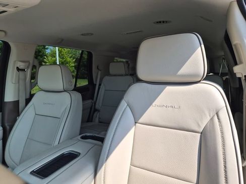 Used 2023 GMC Yukon Denali AWD/4WD image 18