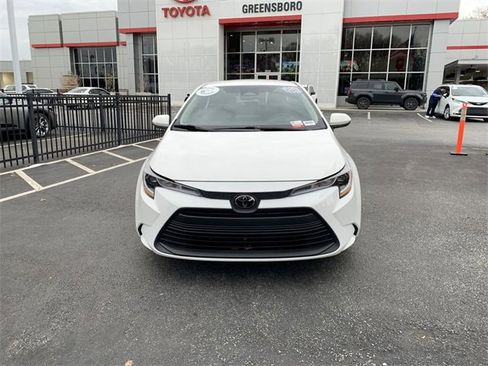Used 2025 Toyota Corolla LE image 3