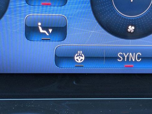 Used 2025 Mercedes-Benz GLB 250 4MATIC image 22