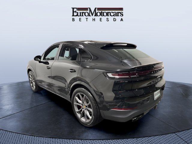 Used 2024 Porsche Cayenne S AWD/4WD image 3