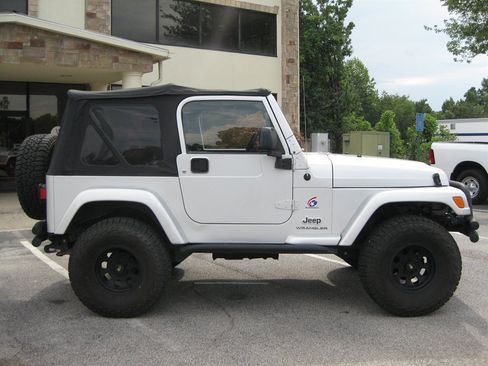 Used 2003 Jeep Wrangler X AWD/4WD image 9
