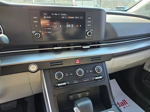 Used 2024 Kia Carnival LX FWD image 26