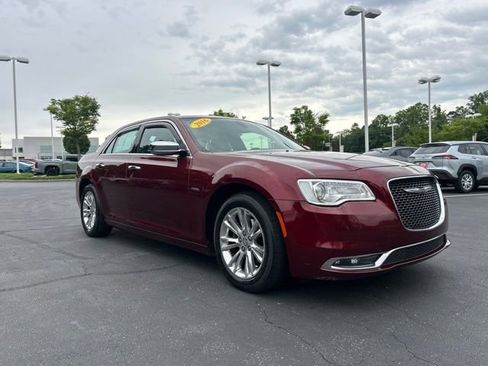 Used 2016 Chrysler 300 C RWD image 4