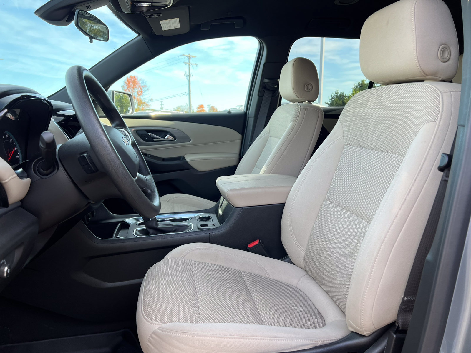 Used 2024 Chevrolet Traverse LS w/ Safety Package FWD image 4