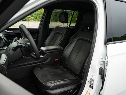 Used 2025 Jeep Grand Cherokee Altitude AWD/4WD image 15