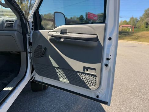 Used 2006 Ford F450 165  W.B. 2D image 24