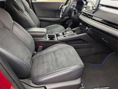 Used 2023 Mitsubishi Outlander SE image 37