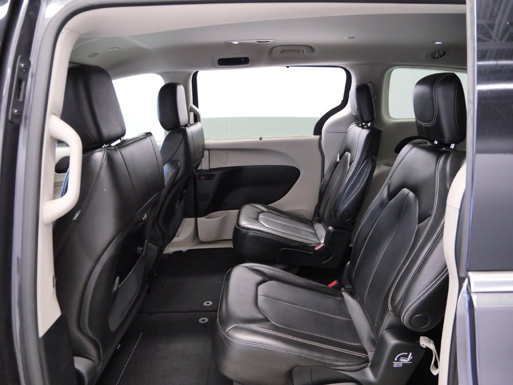 Certified 2023 Chrysler Pacifica Touring-L FWD image 14