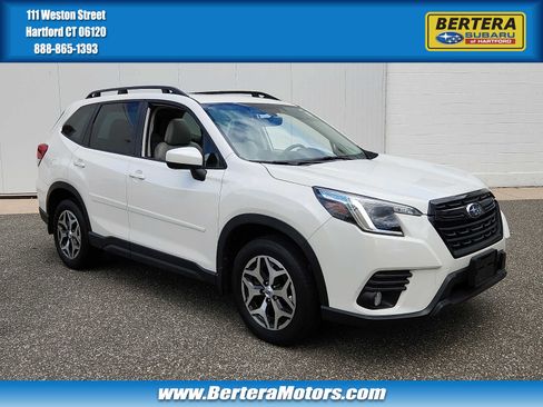 Used 2023 Subaru Forester Premium AWD/4WD image 1
