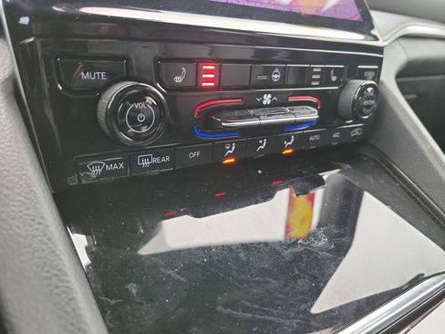 Used 2024 Jeep Grand Cherokee Limited image 74