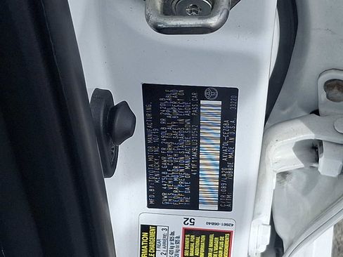 Certified 2020 Toyota Camry XLE image 29