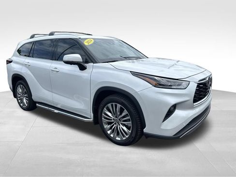 Certified 2024 Toyota Highlander Platinum AWD/4WD image 7