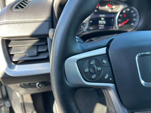Used 2024 GMC Terrain SLT image 17