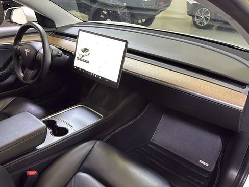 Used 2021 Tesla Model 3 Standard Range Plus RWD image 11